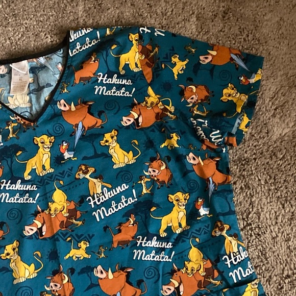 ❤️SOLD❤️Disney Blue and Yellow Lion King Medical Scrub Top - Picture 13 of 16